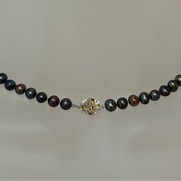 NWOT Gorgeous Multicolor Iridescent Pearl Bead Necklace - Picture 11 of 16